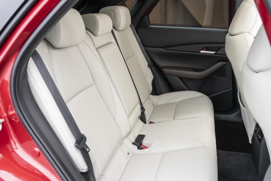 Интерьер Mazda CX-30 Skyactiv-X 2019 года  (UK) (фото 7 из 82)